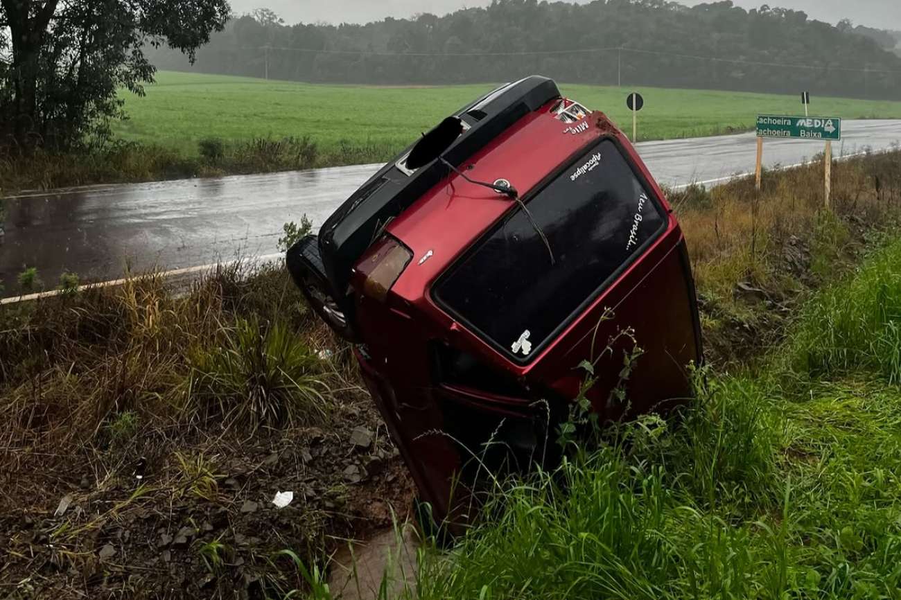 Condutor fica ferido em saída de pista na ERS-430, em Tapejara