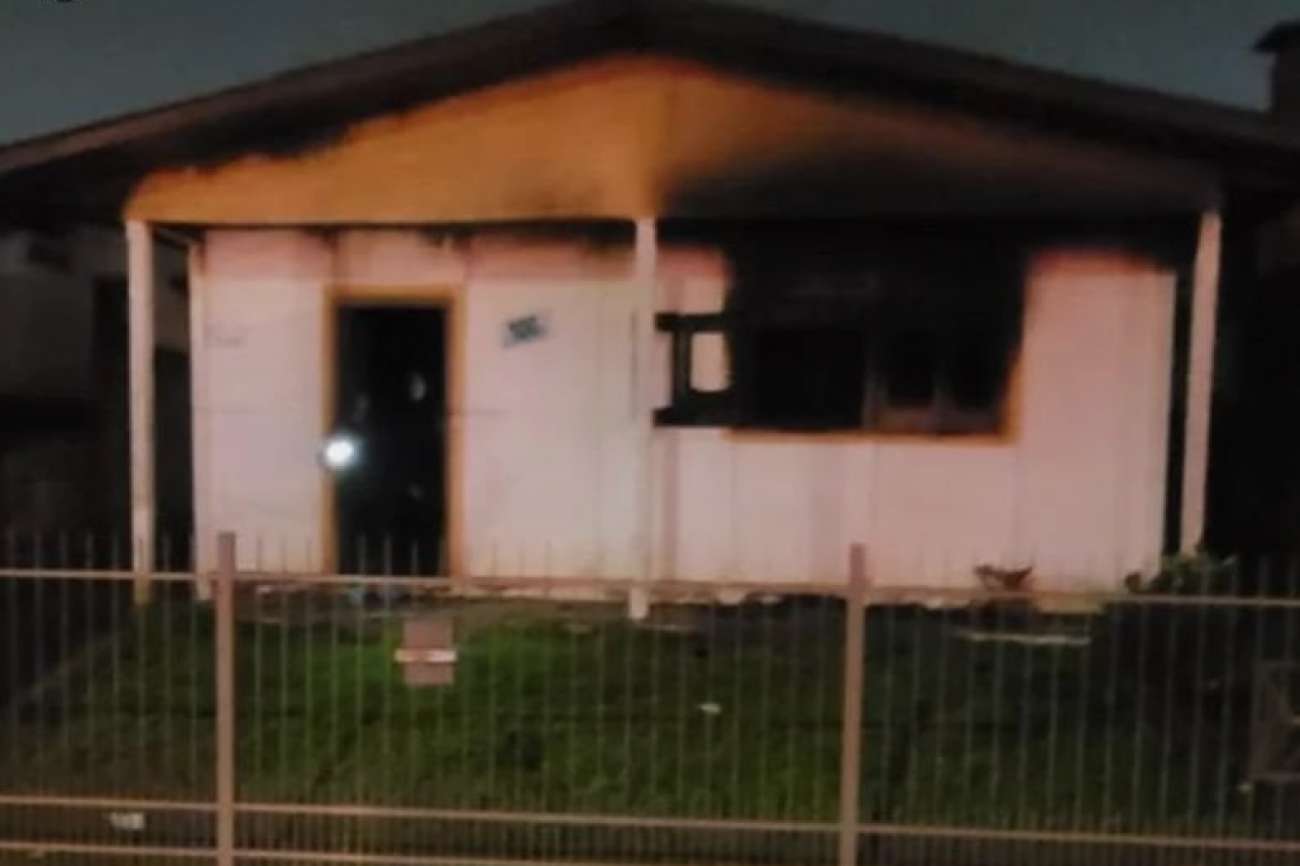 Homem é preso suspeito de provocar incêndio em residência, em Vacaria