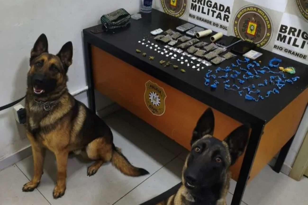 Três homens são presos com drogas e motocicleta furtada em Passo Fundo