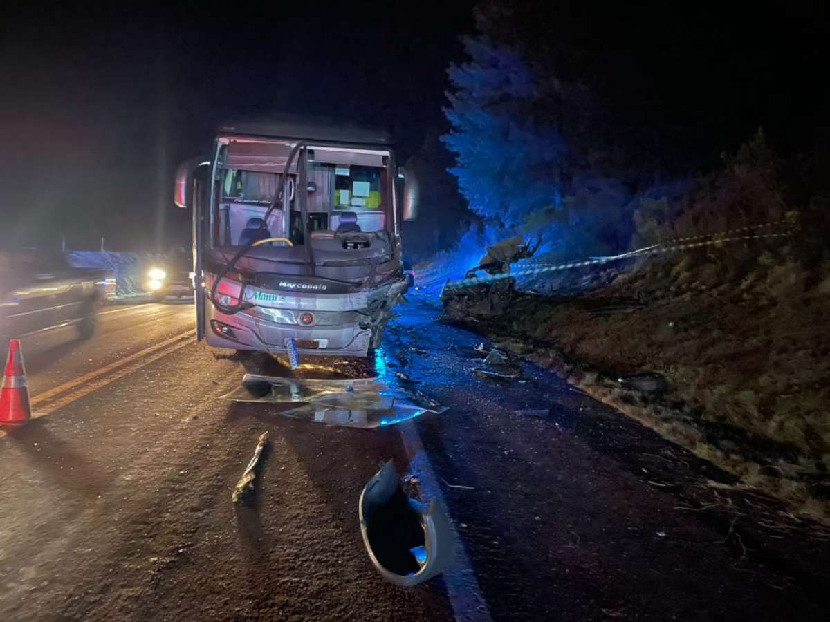 Ônibus com placas de Passo Fundo se envolve em acidente com óbito em Carazinho