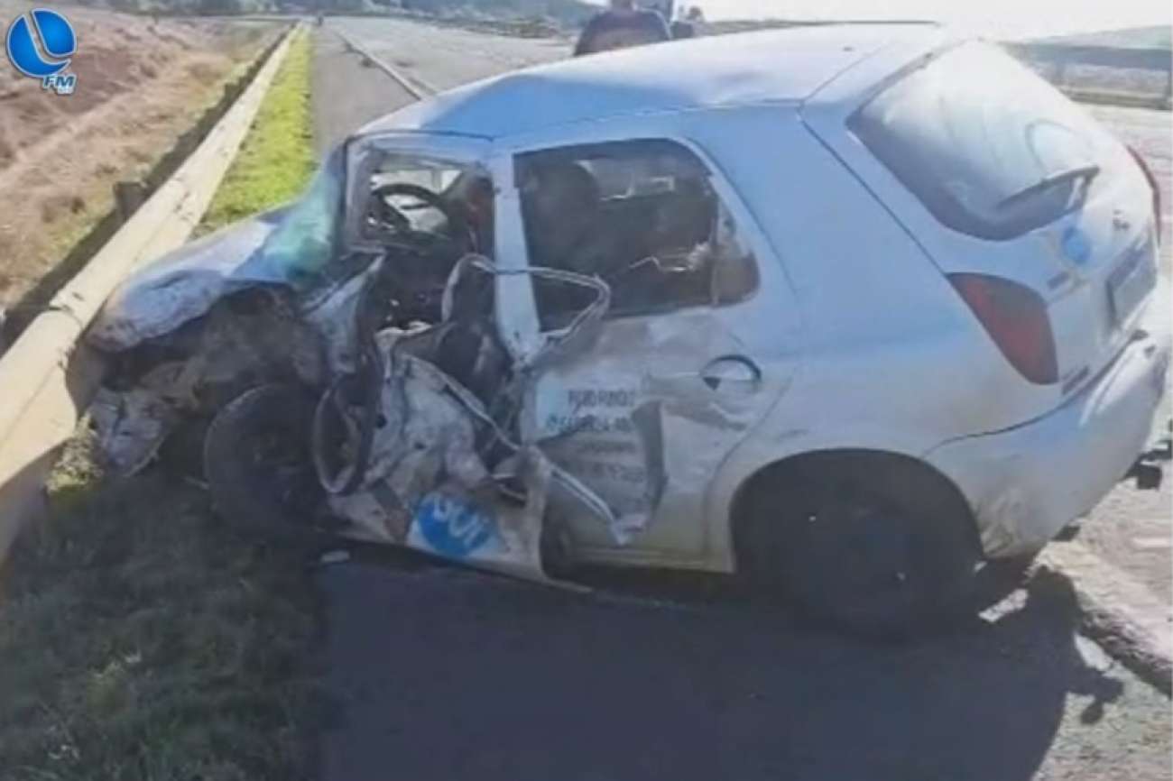 Colisão frontal entre carro e caminhão deixa motorista gravemente ferido na BR-470, em Lagoa Vermelha