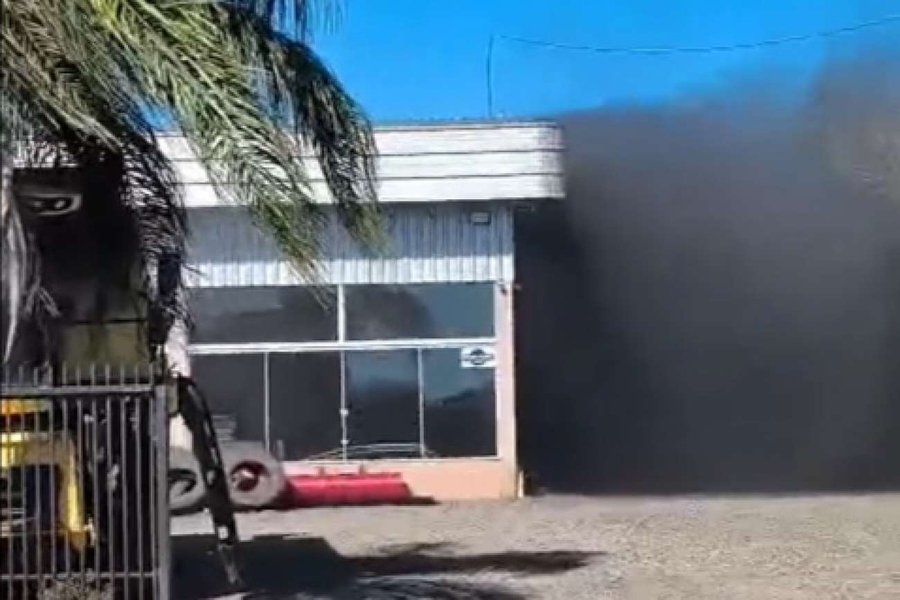 Princípio de incêndio atinge empresa de implementos agrícolas, em Ibiaçá