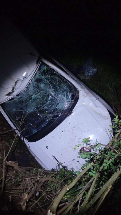 Homem fica ferido após capotamento na ERS-135, em Getúlio Vargas