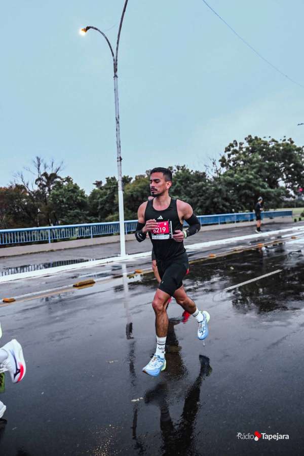 Alexsander Gomes conquista recorde pessoal na meia maratona da New Balance 42K Porto Alegre