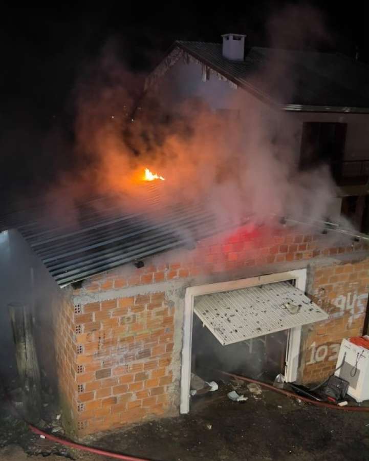 Duas residências são destruídas pelo fogo em Passo Fundo