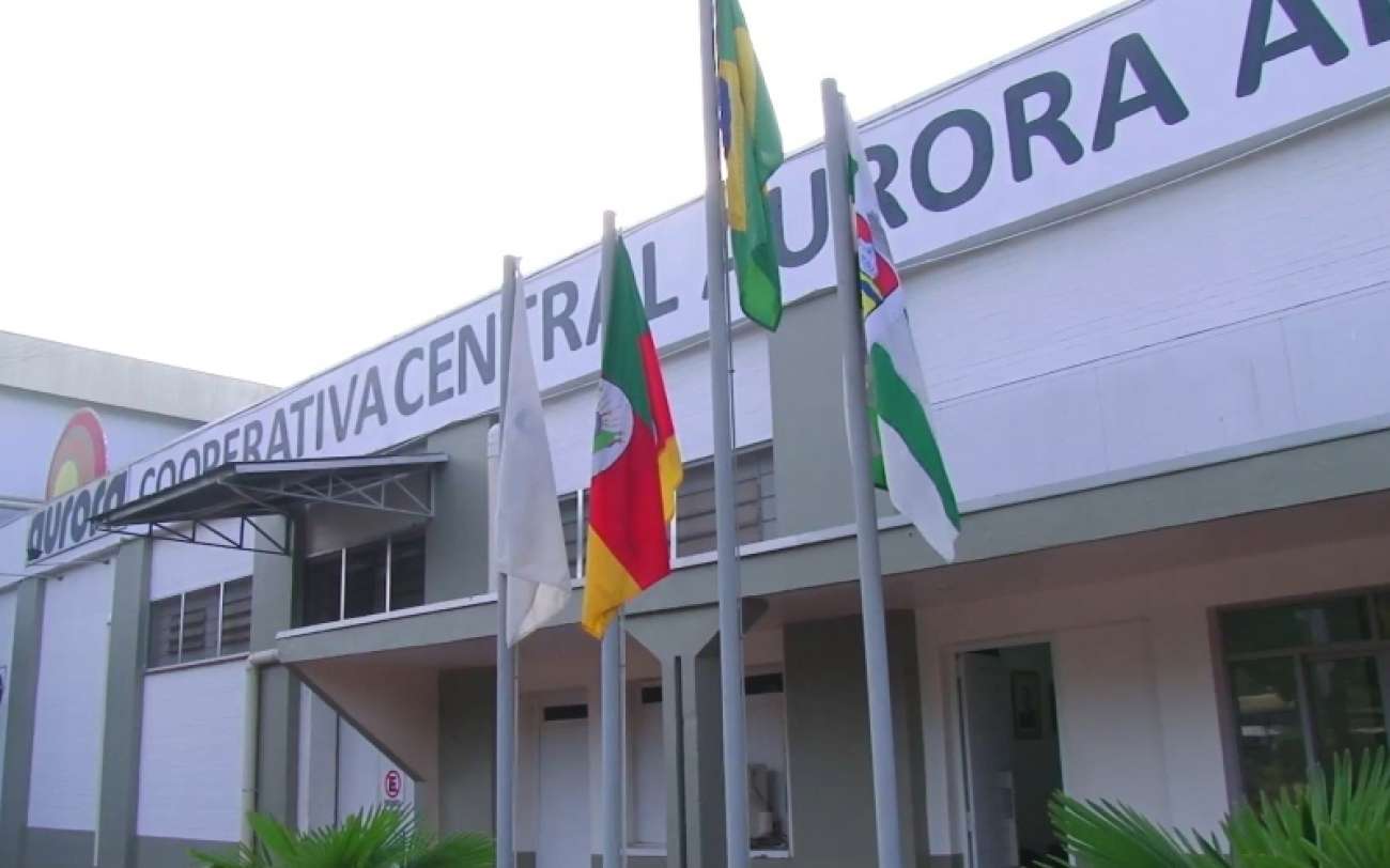 Vazamento de amônia paralisa produção de frigorífico em Erechim