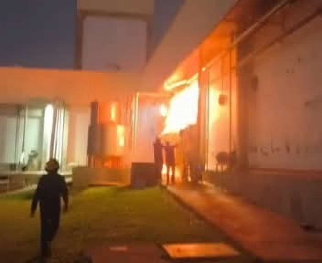 Bombeiros Voluntários de Tapejara combatem incêndio de grandes proporções em empresa às margens da ERS-463