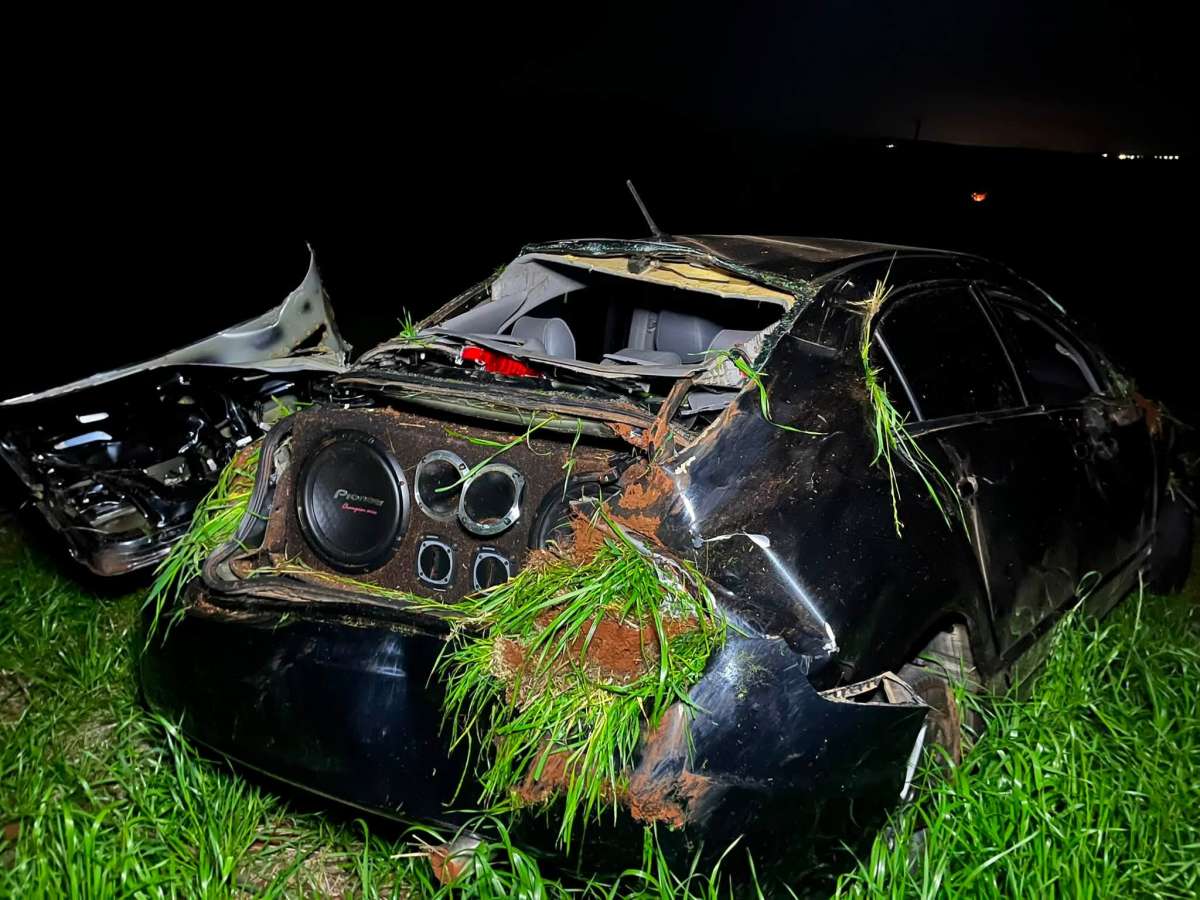 Motorista fica ferido após saída de pista e capotamento na ERS-475, em Getúlio Vargas