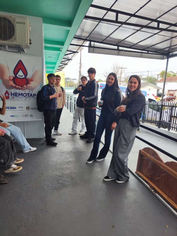 Em mais um dia de coleta do Hemotap, 15 alunos da Escola Senhor dos Caminhos participam de campanha de doação de sangue