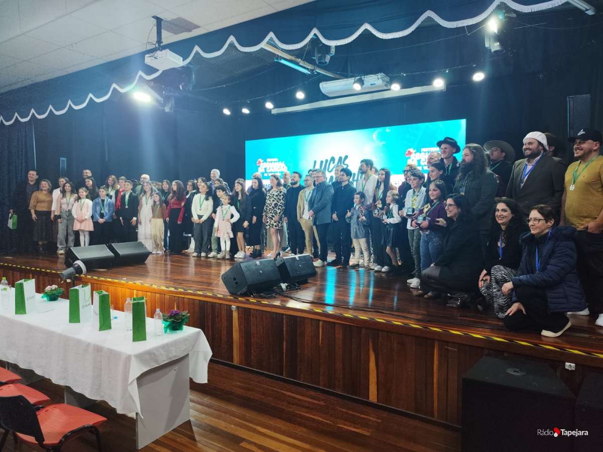 Festival Regional da Canção reúne 31 finalistas e premia vencedores em Tapejara