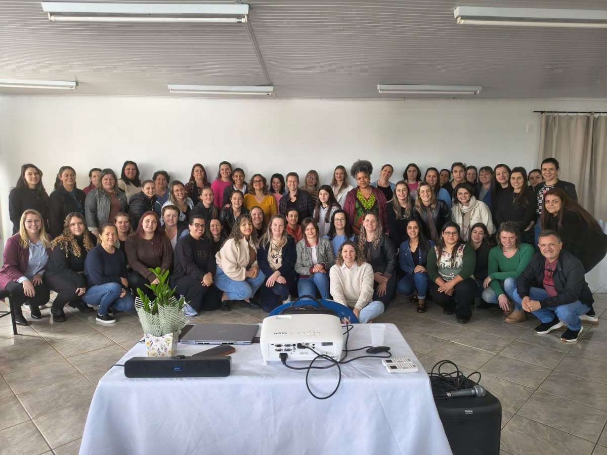 Profissionais da educação de Água Santa participam de ciclo de formações pedagógicas