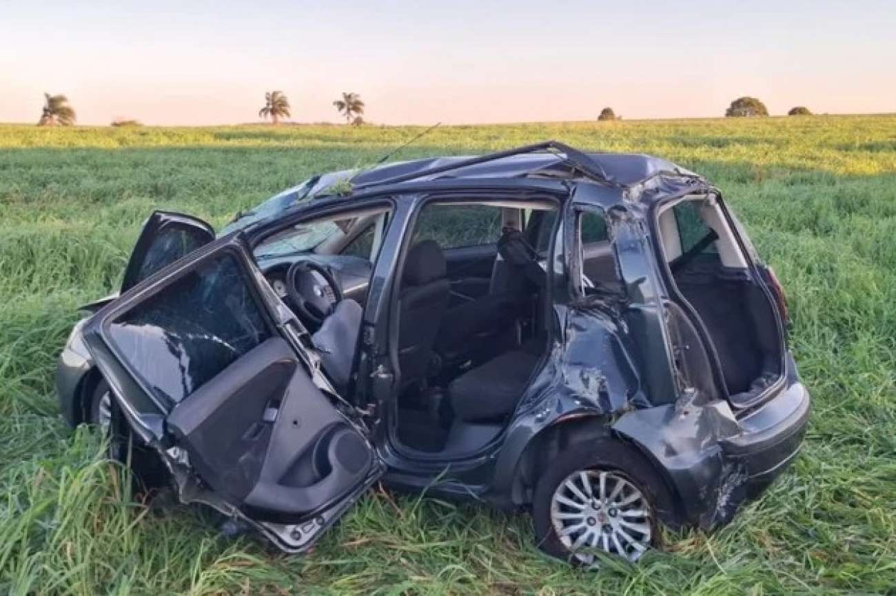 Colisão entre carro e carreta deixa três feridos na BR-285, em Carazinho