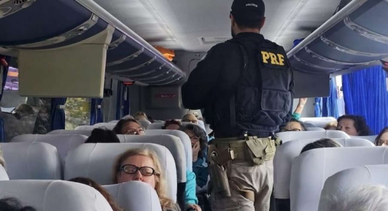 PRF realiza ação do Agosto Lilás de combate à violência contra a mulher