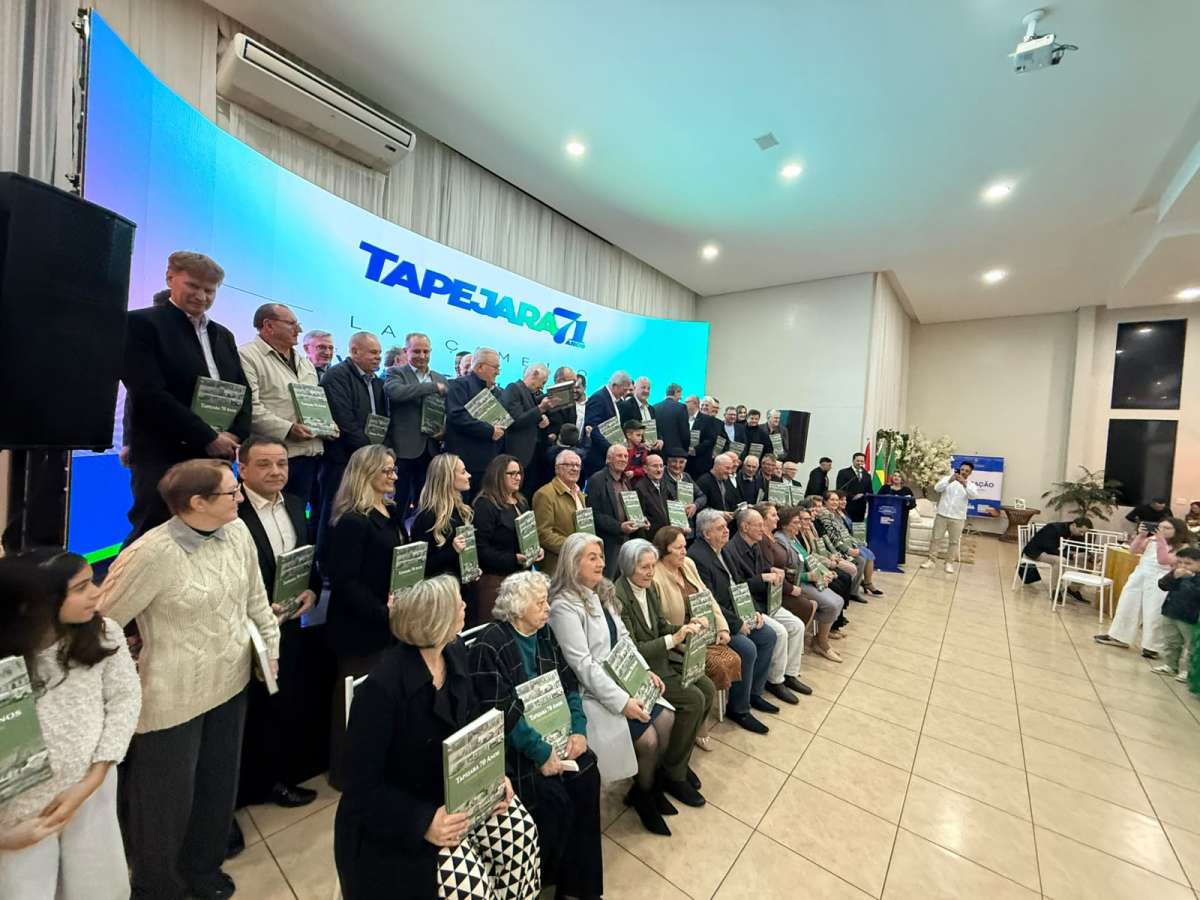 Em grande evento, Tapejara entrega o livro 