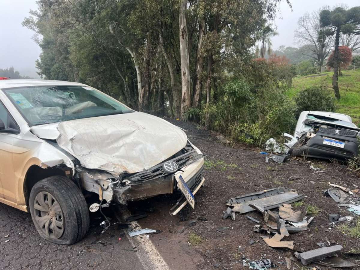 Colisão frontal deixa três pessoas feridas na ERS-324 entre Passo Fundo e Marau