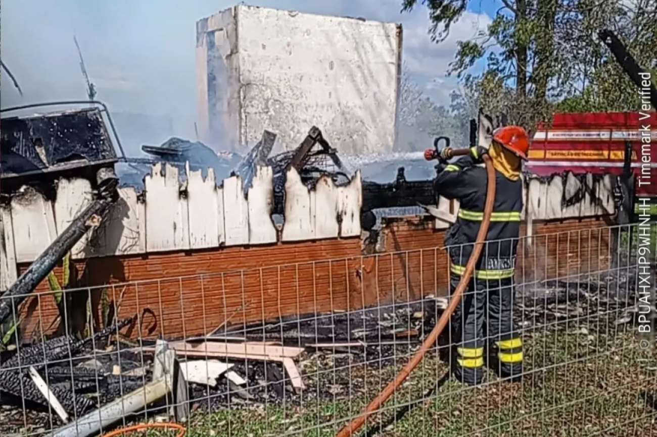 Incêndio atinge residência no Bairro Silos, em Sananduva