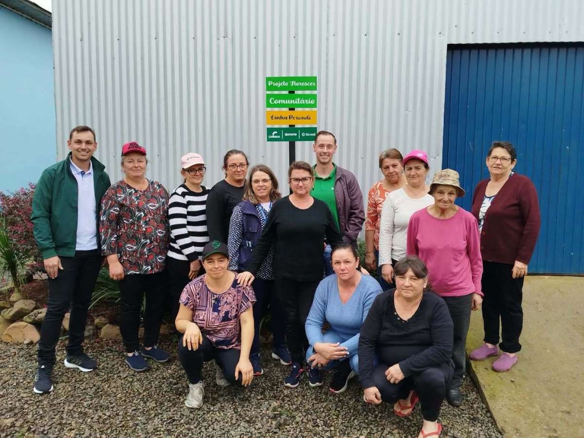 Projeto Florescer Comunitário promove manutenção de jardins na Linha Perondi, em Charrua