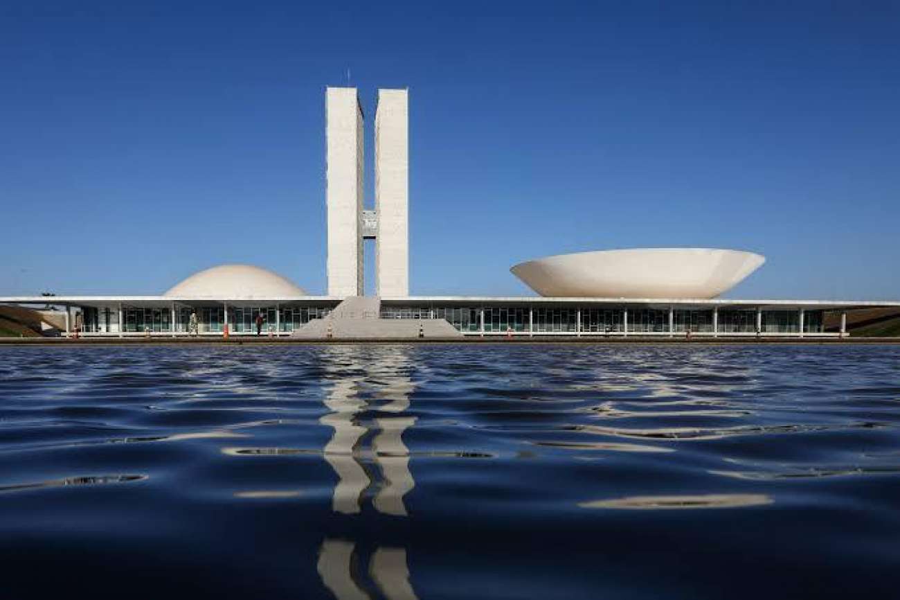 Congresso vota nesta semana fim da escala 6x1 e 'taxa das blusinhas'