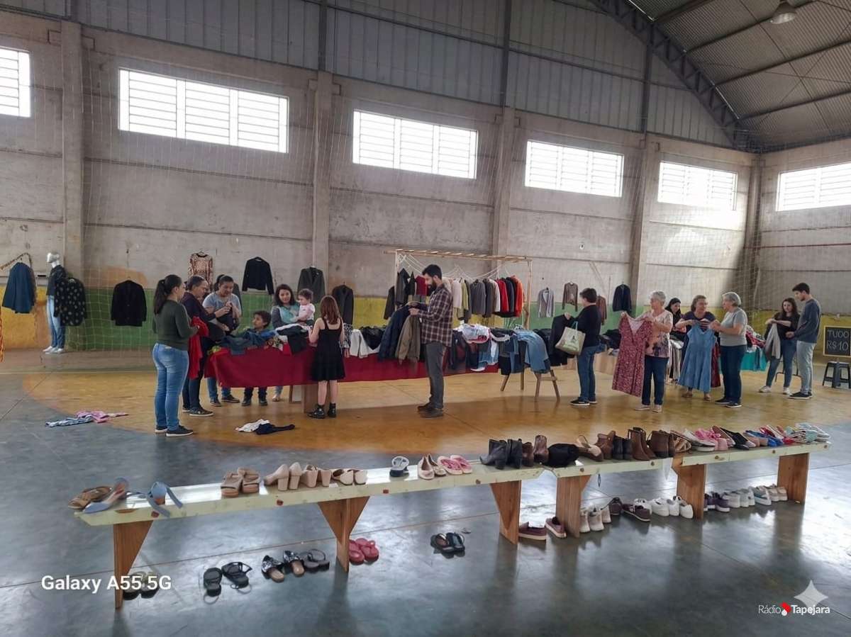 Solidariedade em Movimento: Brechó do Projeto Social Resgatando Vidas mobiliza o bairro 13 de Maio