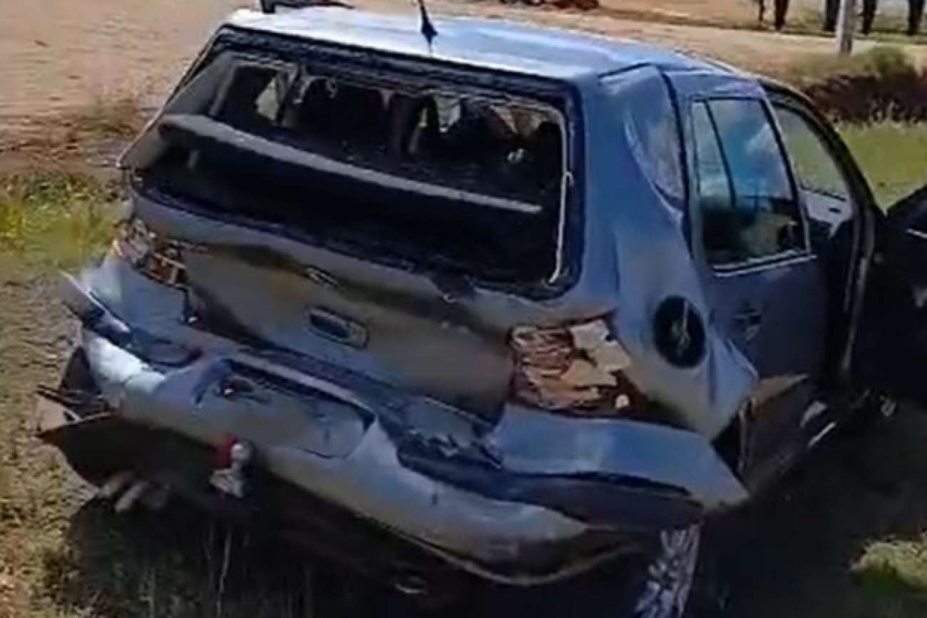 Vila Lângaro: carreta bate atrás de carro após motorista reduzir velocidade por causa de buraco, na ERS-463