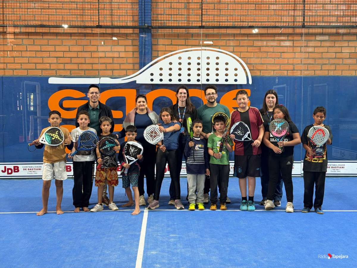 Projeto leva o padel a crianças do SCFV em Tapejara