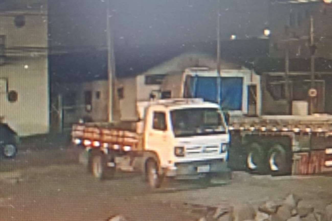 Caminhão é furtado de pátio de posto à margem de rodovia, em Passo Fundo