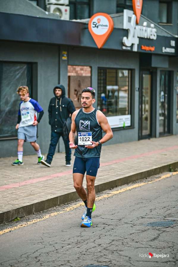 Alexsander Gomes conquista terceiro lugar nos 5 km da 7ª Corrida da Saúde, em Passo Fundo