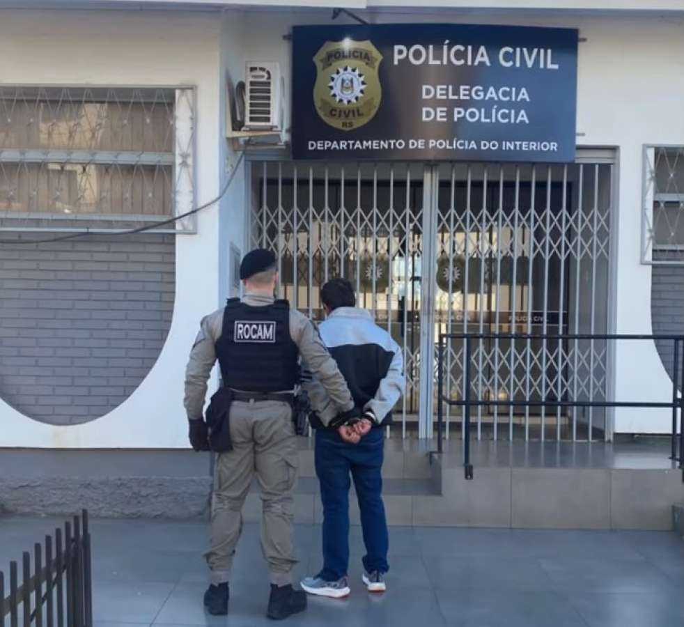 Homem é preso em Tapejara e arma com munições é apreendida