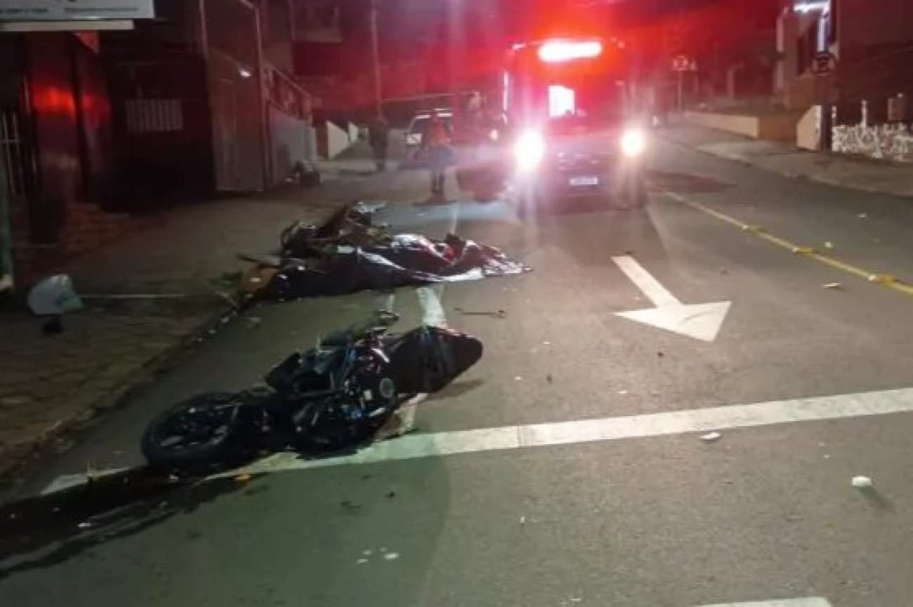 Motociclista morre ao colidir contra lixeira, em Passo Fundo