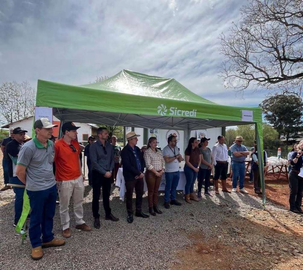Dia de Campo reúne agricultores e aborda estratégias para uma agricultura mais resiliente em Ibiaçá