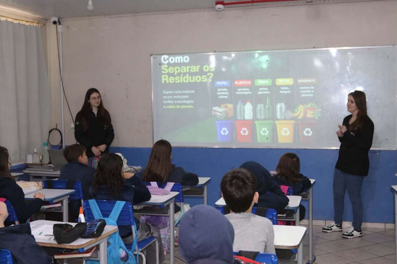 Alunos de Água Santa participam de atividade sobre destinação de resíduos