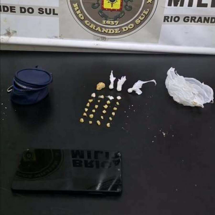 Brigada Militar prende homem com porções de crack em Passo Fundo
