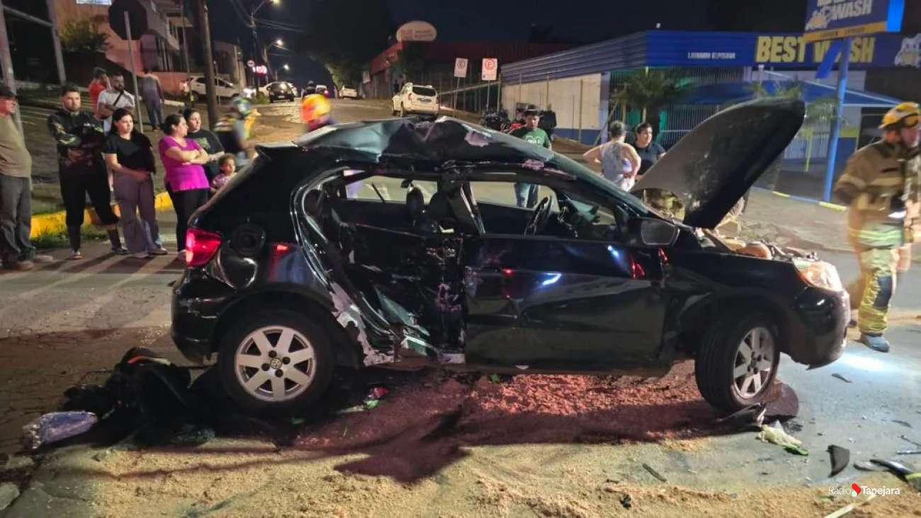 Grave acidente de trânsito deixa duas pessoas feridas no bairro Petrópolis, em Passo Fundo