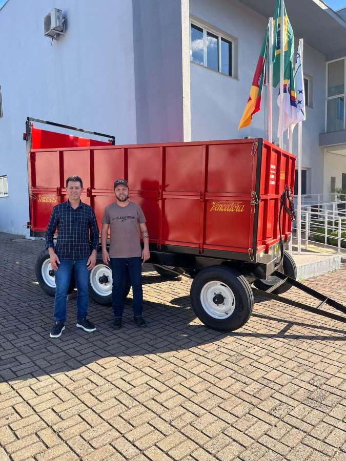 Charrua investe na aquisição de novo carroção para apoiar produtores rurais