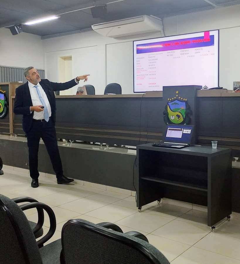 Palestra sobre Reforma Tributária reúne Acival, servidores e vereadores de Vila Lângaro