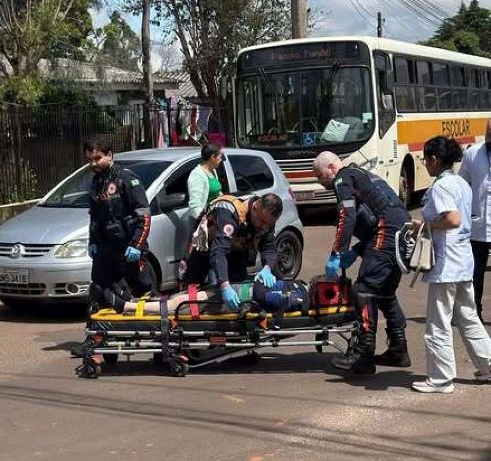 Adolescente de 14 anos é atropelada após descer de ônibus escolar em Passo Fundo