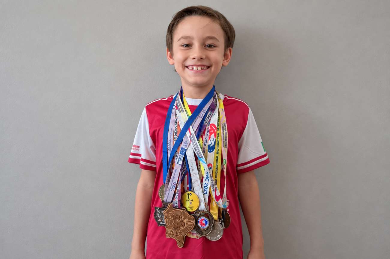 Filho de ibiaçaense, menino de 7 anos conquista vaga em sociedade internacional de honra acadêmica