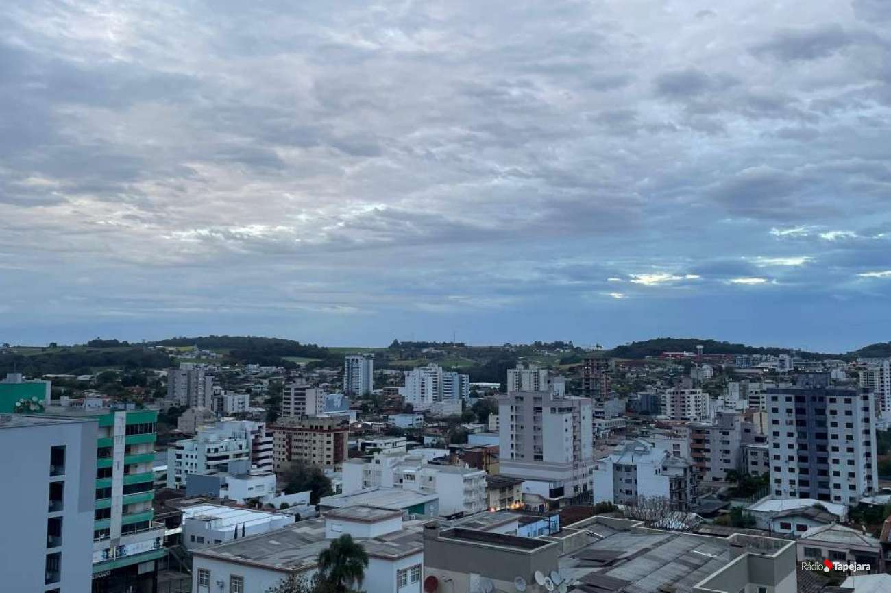 Chuva forte perde força e tempo melhora ao longo deste domingo em Tapejara