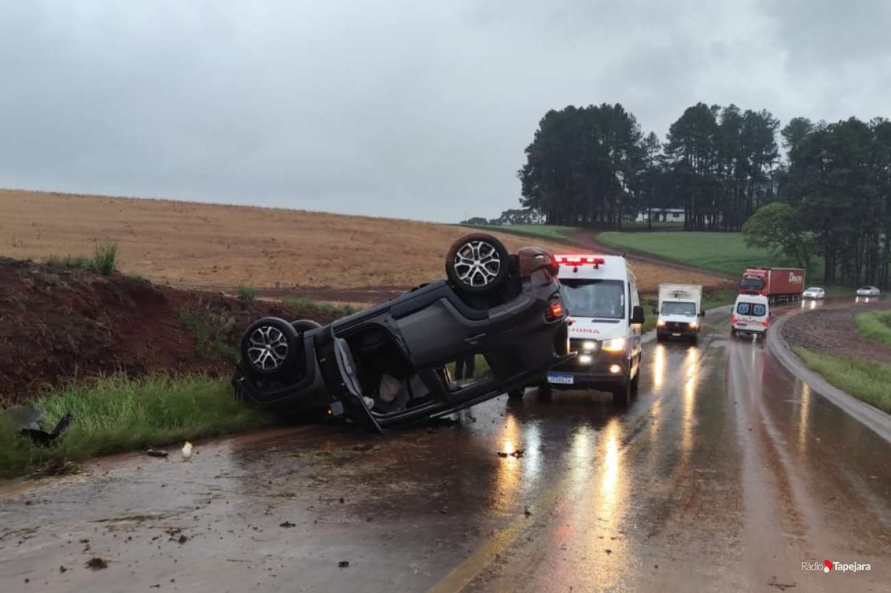 Motorista fica ferido ao capotar veículo na ERS-463, em Coxilha