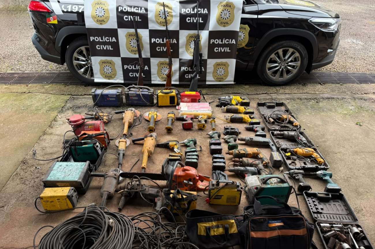 Operação coordenada pela Delegacia de Tapejara prende quatro homens por posse ilegal de armas em Charrua e Floriano Peixoto