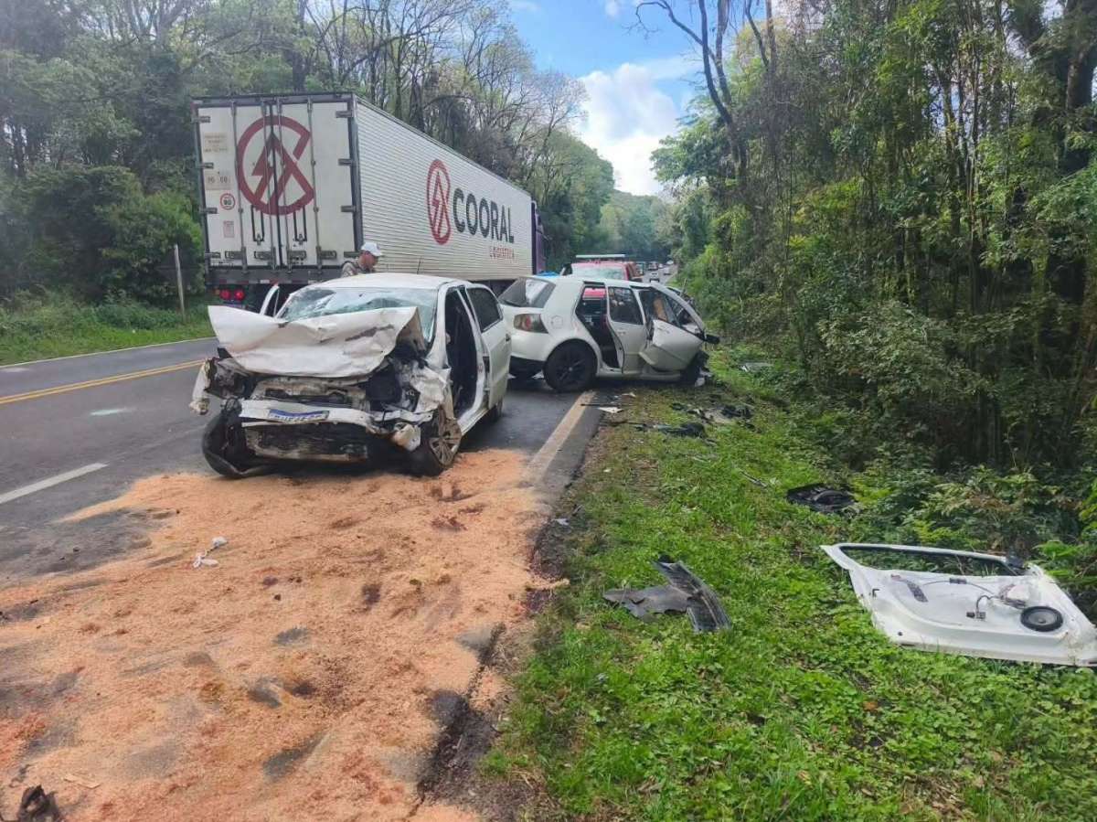 Duas pessoas morrem após colisão frontal na ERS-135, entre Getúlio Vargas e Erechim
