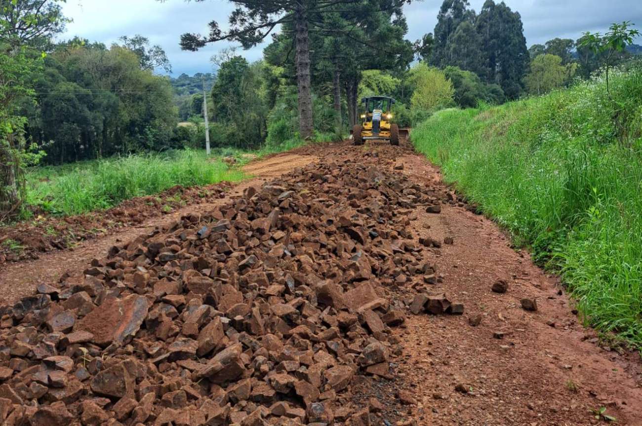 Prefeitura intensifica melhorias no interior e reforça apoio à produção rural em Tapejara
