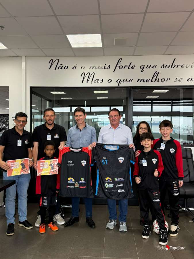 Semear Futsal Social visita Farmácias São João e agradece parceria