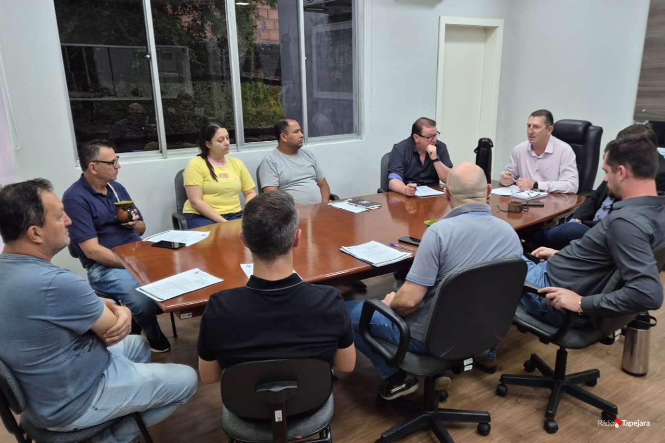Prefeito de Ibiaçá afirma que mudanças no plano do magistério não reduzirão salários; professores contestam proposta