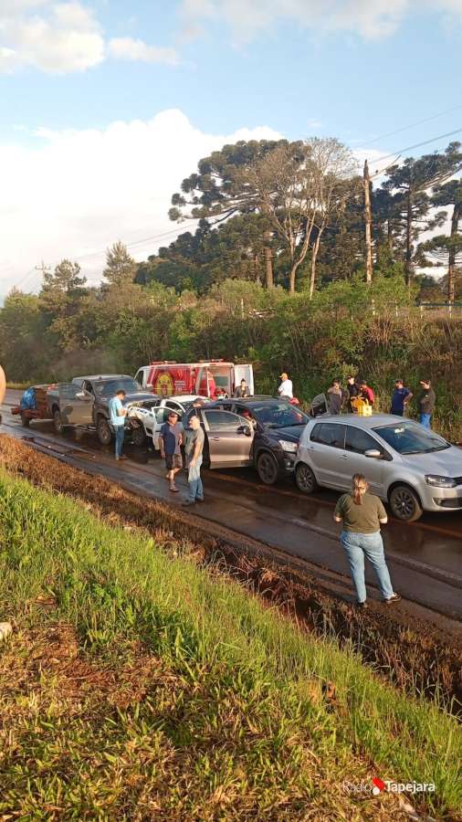 Engavetamento envolve quatro veículos na rodovia ERS-467 em Tapejara