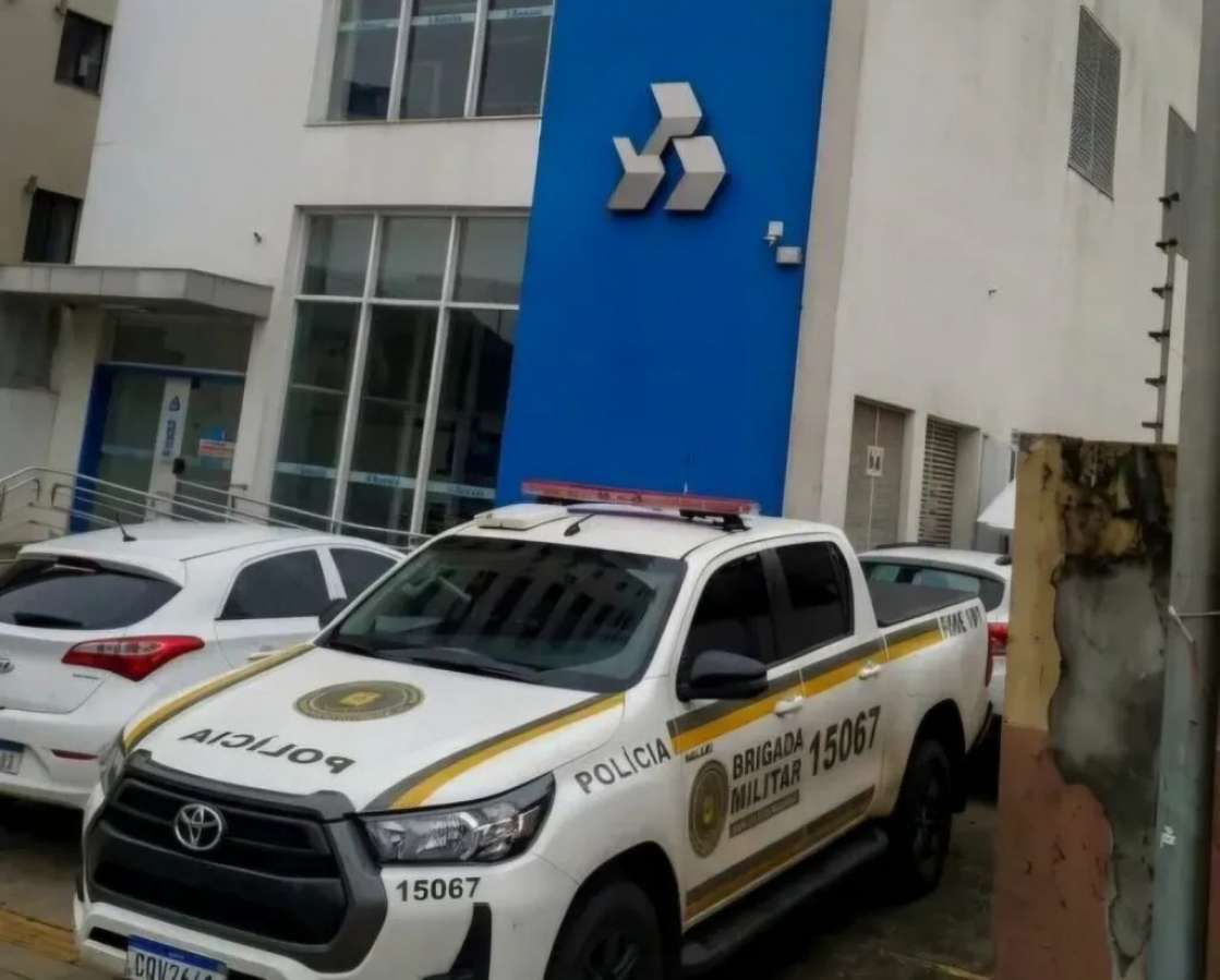 Polícia investiga caso de cofre de agência do Banrisul arrombado em Cruz Alta
