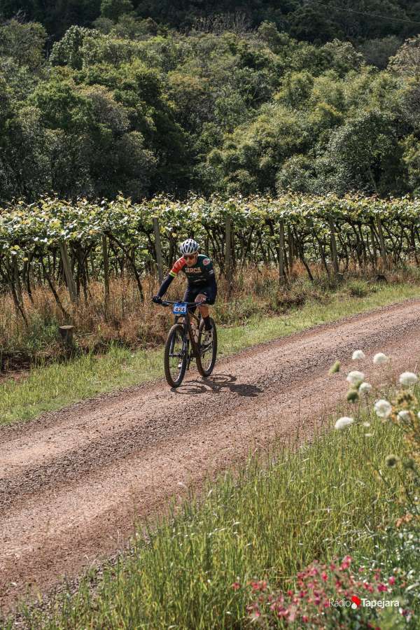 Ciclista tapejarense venceu na categoria Estreantes e segue na liderança do ranking do Campeonato Gaúcho de Mountain Bike
