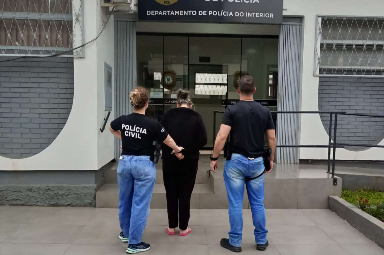 Mulher é presa em flagrante por tráfico de drogas no bairro Treze de Maio, em Tapejara
