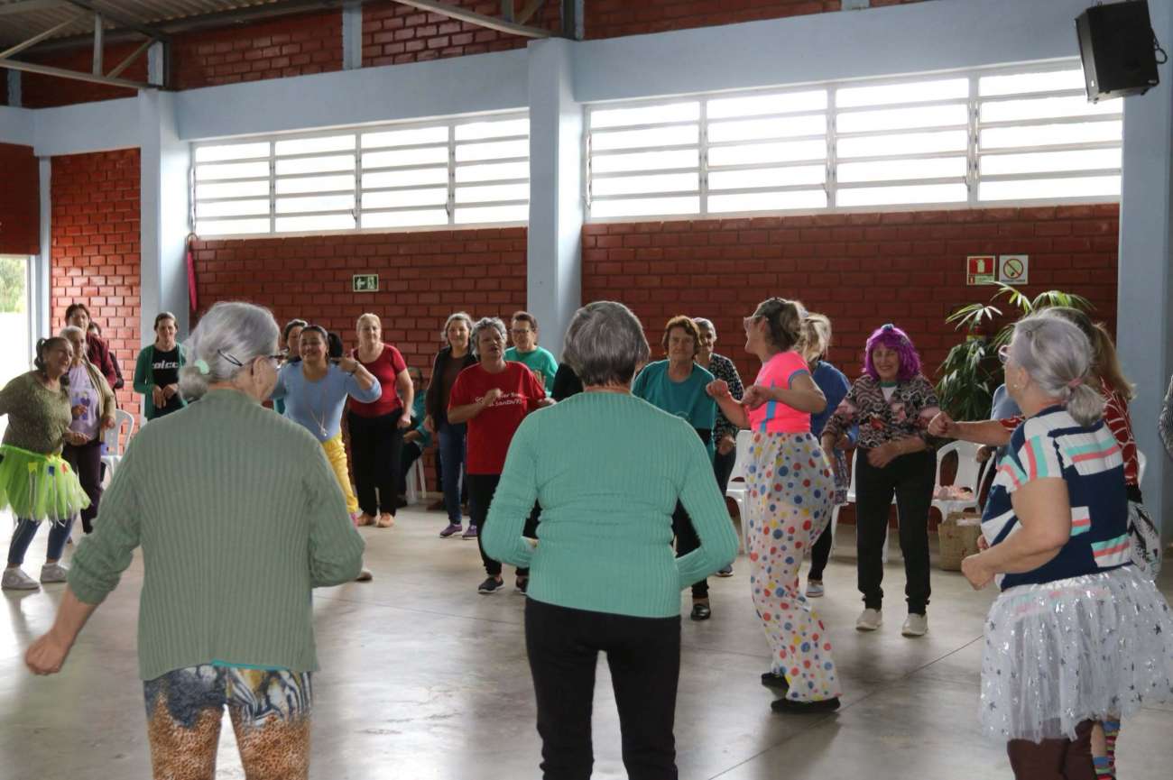 Grupo da Terceira Idade celebra o Dia das Crianças com tarde de nostalgia em Água Santa