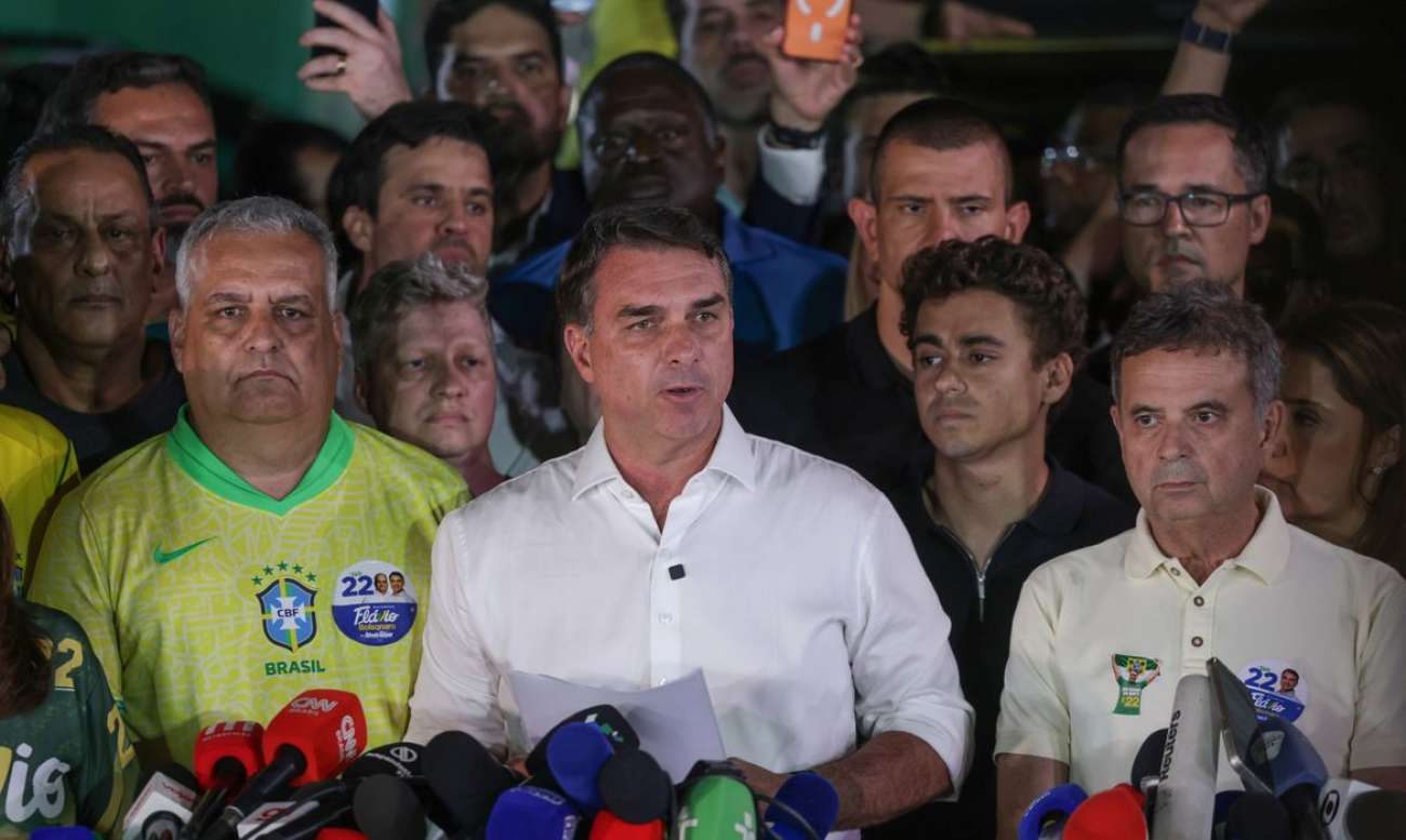 Flávio Bolsonaro diz que pedirá anulação da eleição após derrota para Lula no segundo turno
